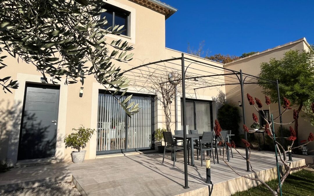 Villa Mimosa ⭐⭐⭐⭐ – 4 personnes – Secteur Saint antoine de L&rsquo;Isle sur la sorgue – Jardin – Clim – Parking